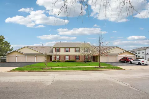 402 Woodview Cir #D, Elgin, IL 60120