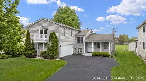 1004 Prairie View Ct, Naperville, IL 60563