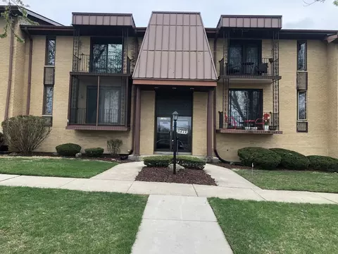 11277 S Roberts Rd S #E, Palos Hills, IL 60465