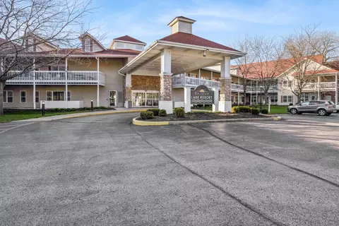 1505 S Shore Dr #205, Delavan, WI 53115