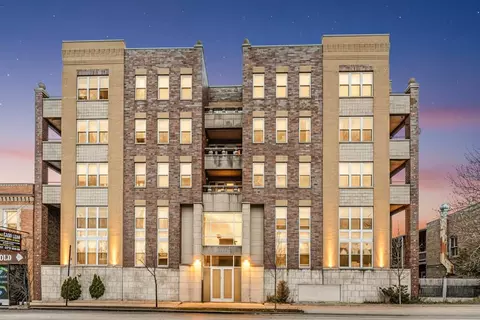 3611 W Montrose Ave #407, Chicago, IL 60618