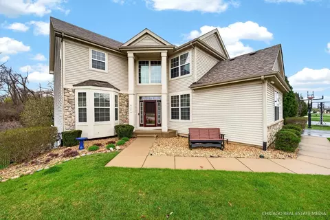 420 Blue Heron Cir, Bartlett, IL 60103