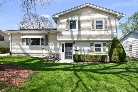 3216 W Dover Ct, Davenport, IA 52804