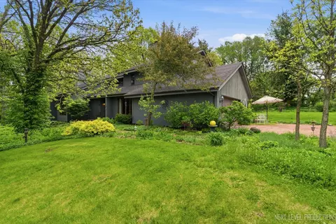 39 W795 Reindeer Trl, Saint Charles, IL 60175