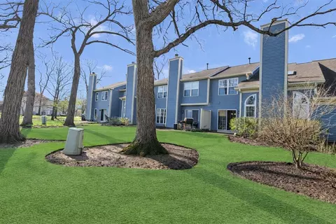Exterior - 697 Bent Ridge Ln, Elgin, IL 60120 photo 4 of 4