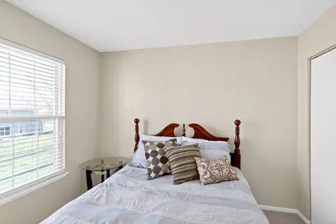 Bedroom - 697 Bent Ridge Ln, Elgin, IL 60120 photo 3 of 4