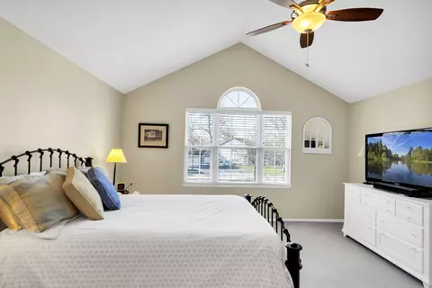 Bedroom - 697 Bent Ridge Ln, Elgin, IL 60120 photo 1 of 4