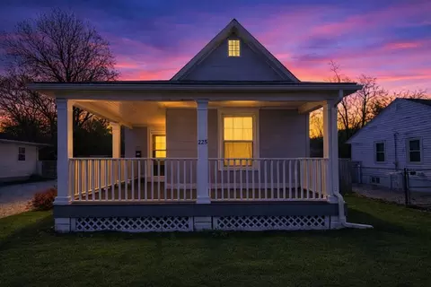 2285 W Center St, Decatur, IL 62526