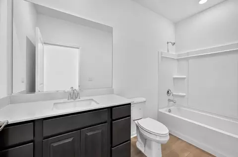 Bath - 15050 S Darr Dr, Plainfield, IL 60544 photo 2 of 2