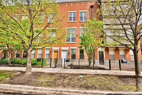 350 Eastgate Pl, Chicago, IL 60616