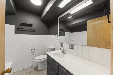 Bath - 17908 Lorenz Ave, Lansing, IL 60438 photo 2 of 2