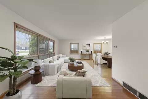 Living - 17908 Lorenz Ave, Lansing, IL 60438 photo 2 of 3