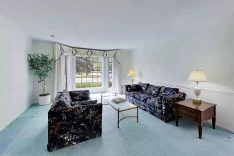 Living - 1038 Elmdale Rd, Glenview, IL 60025 photo 2 of 5
