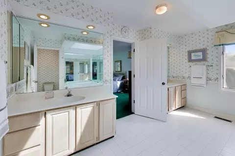 Bath - 1038 Elmdale Rd, Glenview, IL 60025 photo 1 of 3