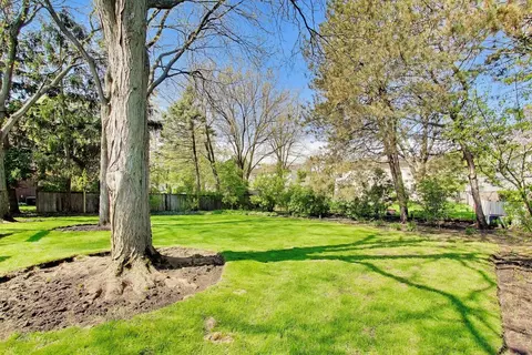 Exterior - 1038 Elmdale Rd, Glenview, IL 60025 photo 9 of 10
