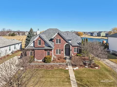 3534 Hidden Fawn Dr, Elgin, IL 60124