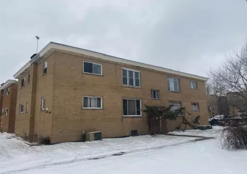 746 Walnut St #2E, Waukegan, IL 60085