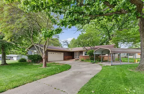 9 Dunlap Woods, Sidney, IL 61877