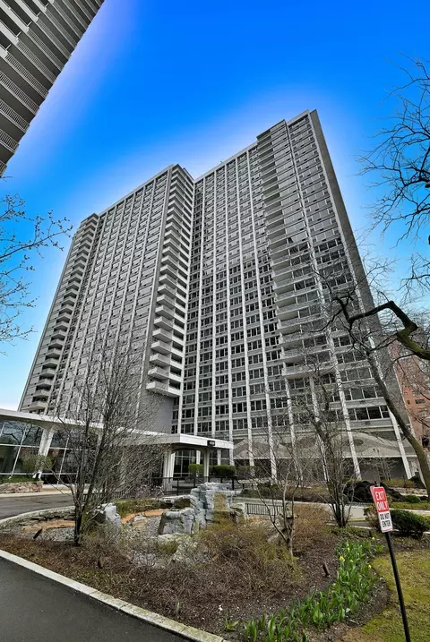 4250 N Marine Dr #1731, Chicago, IL 60613
