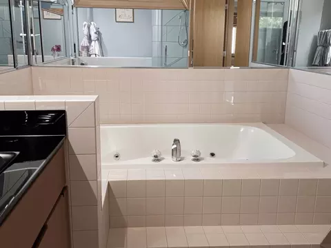 Bath - 3800 River Rd, Hazel Crest, IL 60429 photo 4 of 4