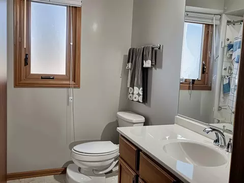 Bath - 3800 River Rd, Hazel Crest, IL 60429 photo 2 of 4