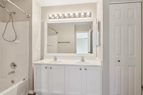 Bath - 3649 Bailey St, Plano, IL 60545 photo 2 of 2