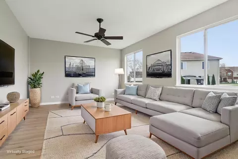 Living - 3649 Bailey St, Plano, IL 60545 photo 5 of 10