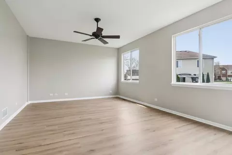 Living - 3649 Bailey St, Plano, IL 60545 photo 6 of 10