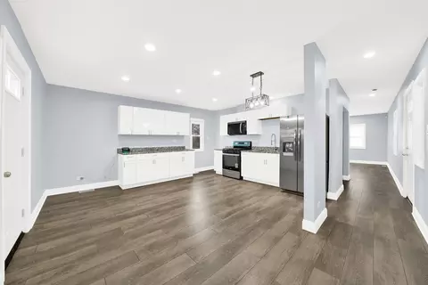Entry Way - 5700 S Lowe Ave, Chicago, IL 60621 photo 2 of 2