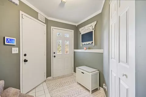 Entry Way - 241 E Parallel St #1A, Palatine, IL 60067 photo 1 of 1