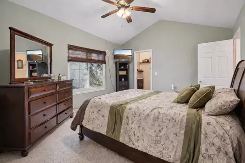Bedroom - 241 E Parallel St #1A, Palatine, IL 60067 photo 3 of 7