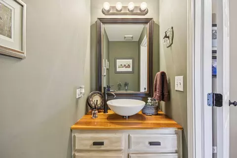 Bath - 241 E Parallel St #1A, Palatine, IL 60067 photo 1 of 5