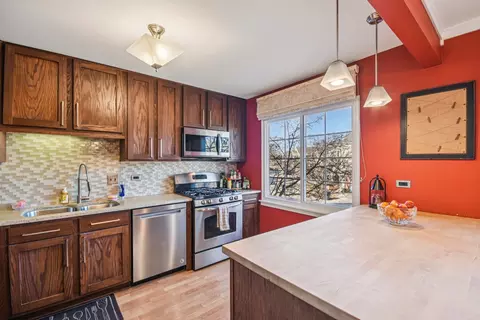 Kitchen - 241 E Parallel St #1A, Palatine, IL 60067 photo 2 of 4