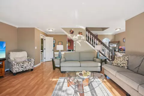 Living - 241 E Parallel St #1A, Palatine, IL 60067 photo 1 of 4