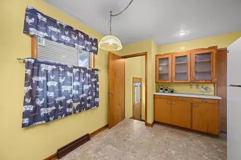 Kitchen - 2374 33 St, Moline, IL 61265 photo 3 of 3