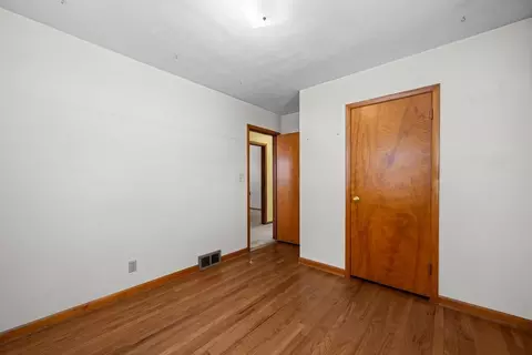 Bedroom - 2374 33 St, Moline, IL 61265 photo 6 of 8