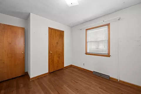 Bedroom - 2374 33 St, Moline, IL 61265 photo 7 of 8