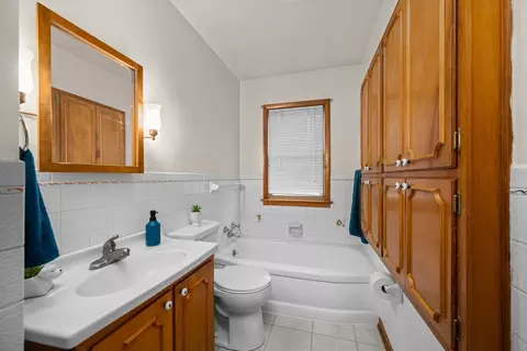 Bath - 2374 33 St, Moline, IL 61265 photo 1 of 2