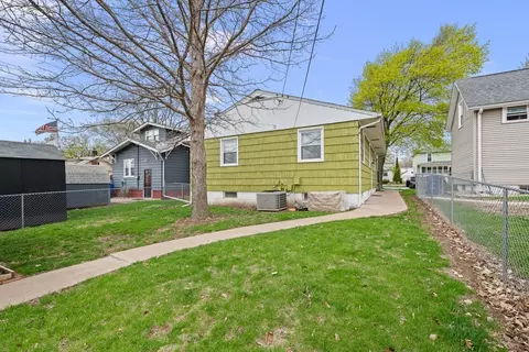 Exterior - 2374 33 St, Moline, IL 61265 photo 3 of 4