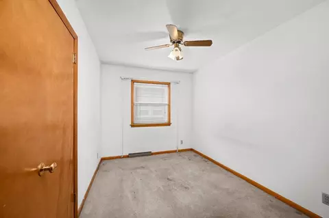 Bedroom - 2374 33 St, Moline, IL 61265 photo 2 of 8
