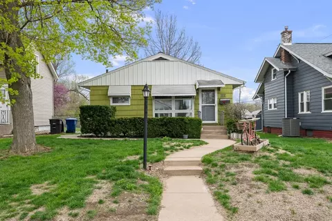 2374 33 St, Moline, IL 61265