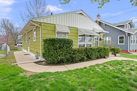 Exterior - 2374 33 St, Moline, IL 61265 photo 2 of 4