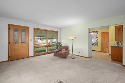 Living - 2374 33 St, Moline, IL 61265 photo 1 of 4
