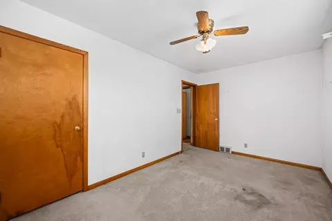 Bedroom - 2374 33 St, Moline, IL 61265 photo 3 of 8