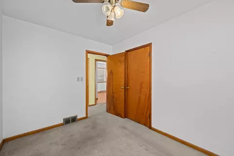 Bedroom - 2374 33 St, Moline, IL 61265 photo 1 of 8