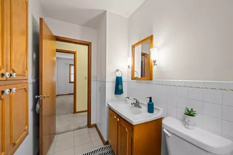 Bath - 2374 33 St, Moline, IL 61265 photo 2 of 2