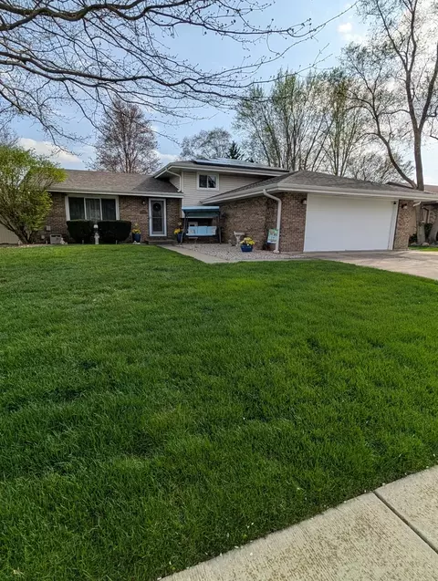 921 4h Rd, Ottawa, IL 61350