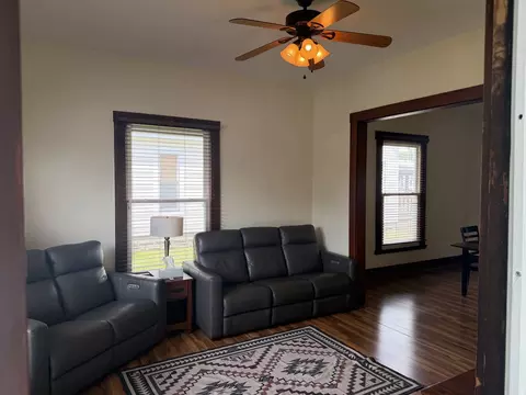 Living - 505 E 7th St, Metropolis, IL 62960 photo 1 of 2