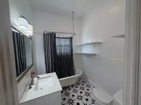 Bath - 505 E 7th St, Metropolis, IL 62960 photo 1 of 2