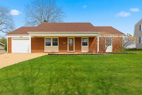 225 Wilmslow Ln, Schaumburg, IL 60194